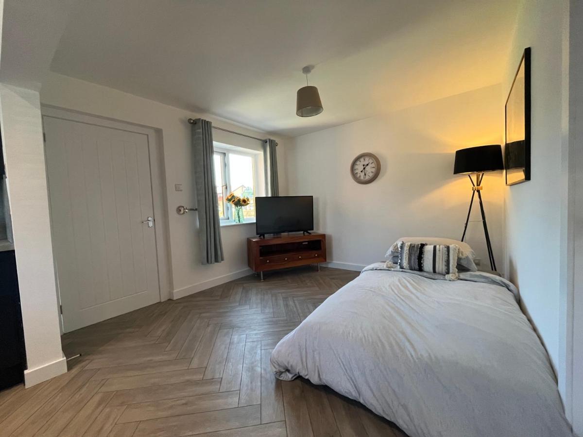 Contemporary 1 Bedroom Apartment Normanton  Εξωτερικό φωτογραφία
